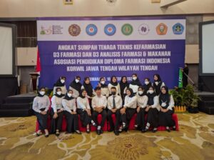 Angkat Sumpah Program Studi D3 Farmasi FIKES UNIMMA 2022